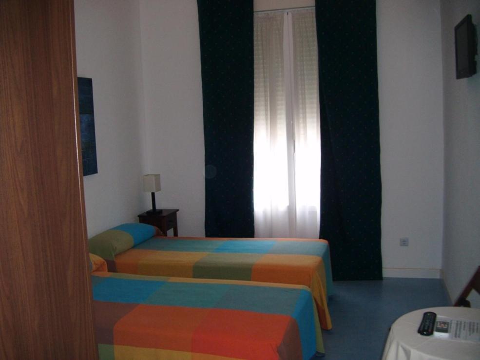 Puerta Del Sol Rooms มาดริด ห้อง รูปภาพ