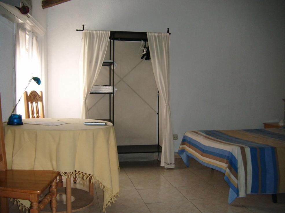 Puerta Del Sol Rooms มาดริด ห้อง รูปภาพ